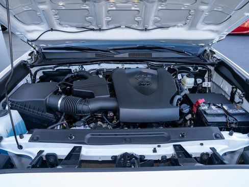 Used 2022 Toyota Tacoma TRD Off-Road image 17