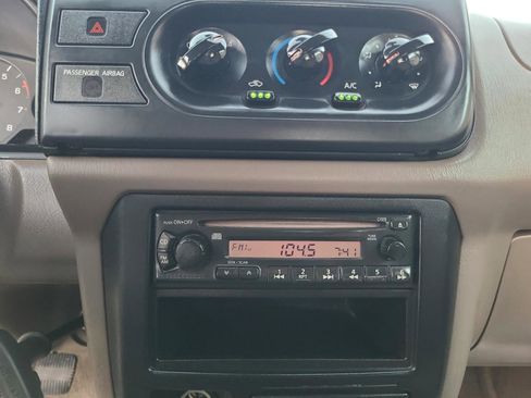 Used 2001 Nissan Frontier XE image 13