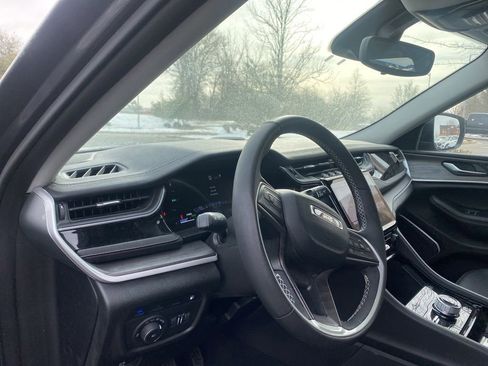 Used 2023 Jeep Grand Cherokee 4WD 4xe image 15