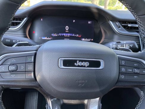 Certified 2023 Jeep Grand Cherokee Altitude AWD/4WD image 15