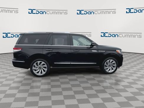 Used 2024 Lincoln Navigator Reserve AWD/4WD image 9