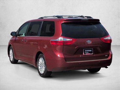 Used 2015 Toyota Sienna XLE w/ XLE Navigation Package image 8