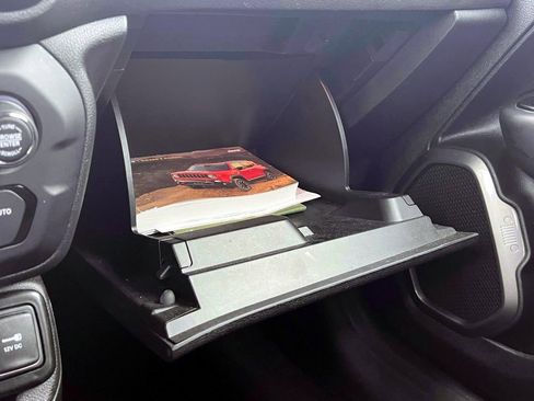 Certified 2023 Jeep Renegade Latitude image 25