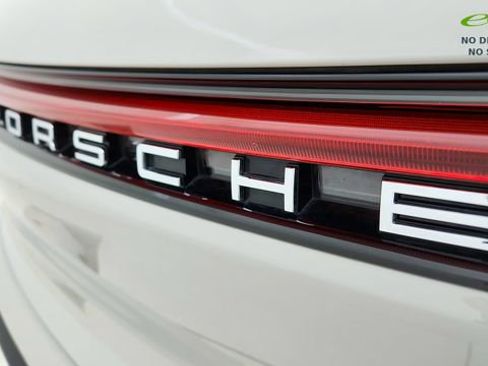 Used 2024 Porsche Macan AWD/4WD image 17