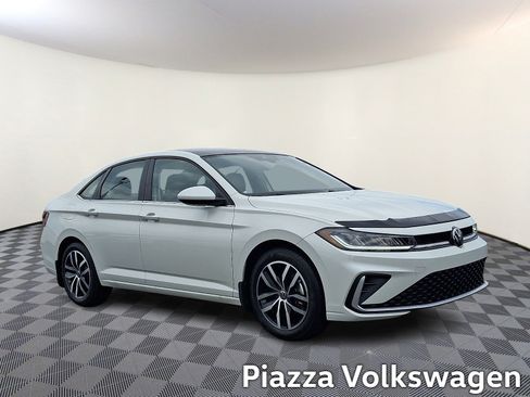 Used 2026 Volkswagen Jetta SE FWD image 1