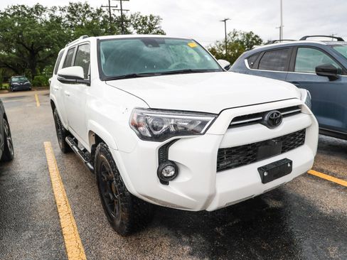 Used 2023 Toyota 4Runner SR5 Premium w/ Moonroof Package RWD image 4