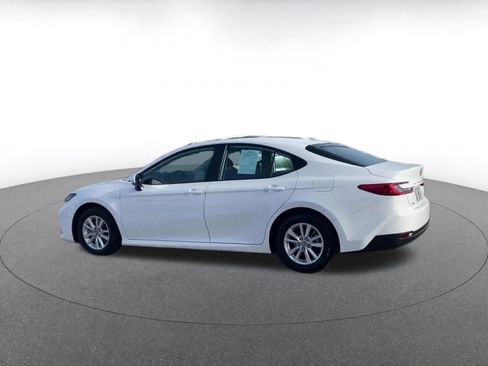 Used 2025 Toyota Camry LE image 9