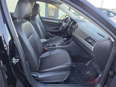 Used 2019 Volkswagen Jetta SE w/ Cold Weather Package image 25