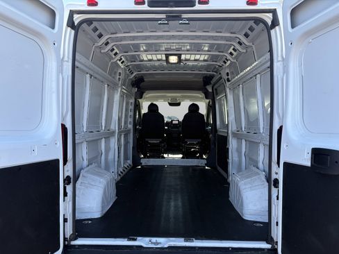 Used 2025 RAM ProMaster 2500 w/ Convenience Group FWD image 8