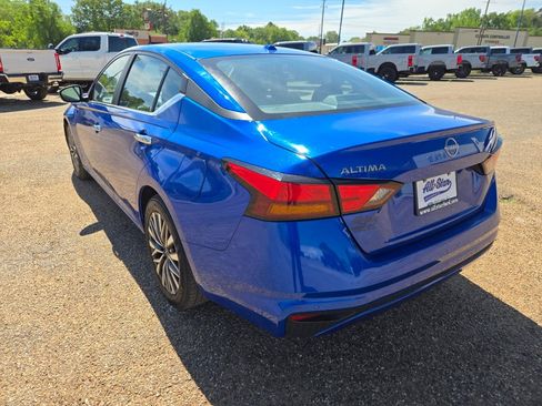 Used 2025 Nissan Altima 2.5 SV image 3