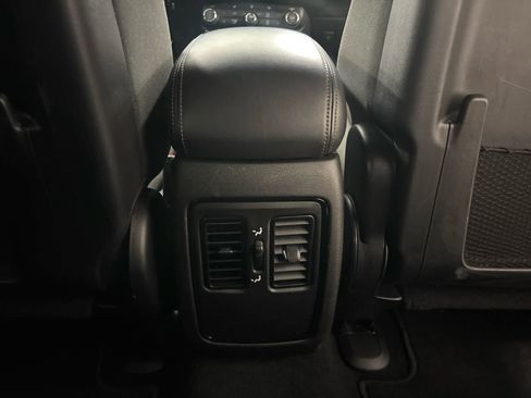 Used 2024 Dodge Durango SXT w/ SXT Blacktop Group AWD/4WD image 19
