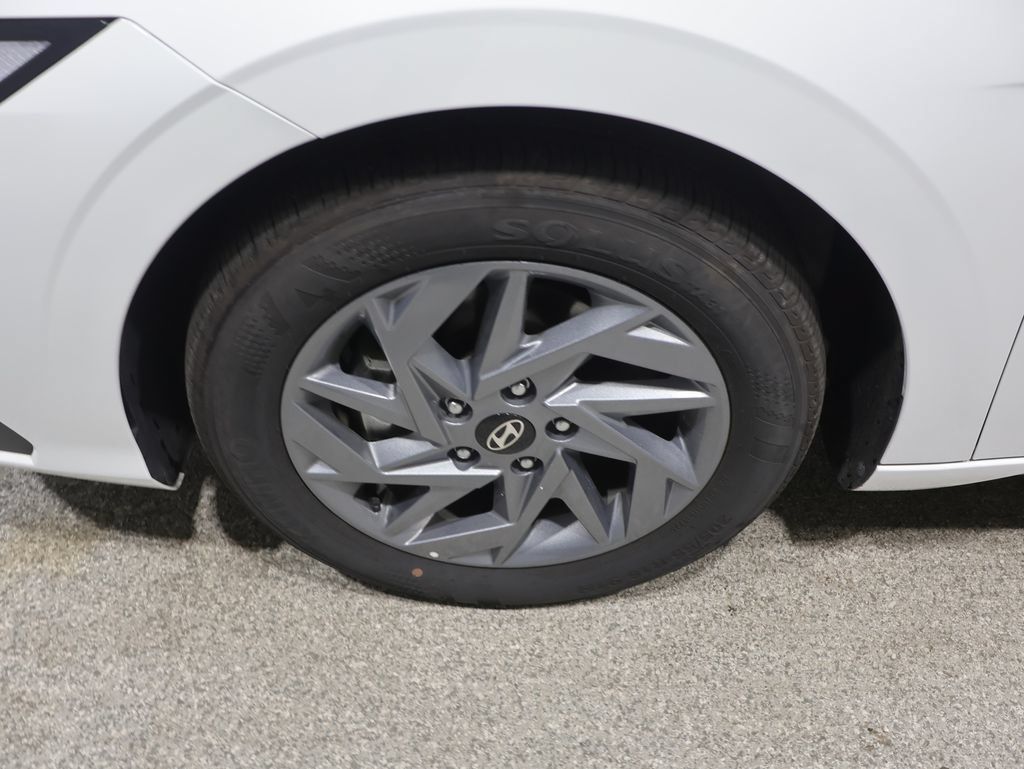 Used 2026 Hyundai Elantra Hybrid FWD image 9