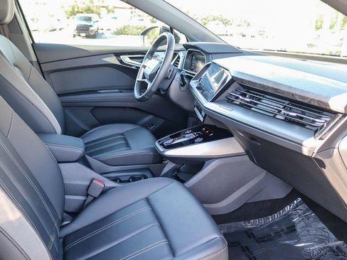 Used 2025 Audi Q4 e-tron Premium w/ Convenience Package AWD/4WD image 18