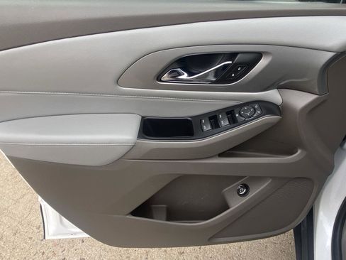 Used 2018 Chevrolet Traverse LT FWD image 9