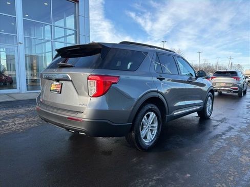 Used 2022 Ford Explorer XLT image 7