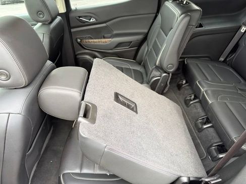 Used 2022 GMC Acadia Denali w/ Denali Ultimate Package AWD/4WD image 23