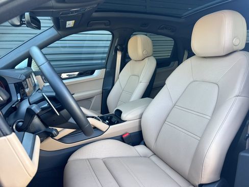 Certified 2026 Porsche Cayenne Coupe AWD/4WD image 6