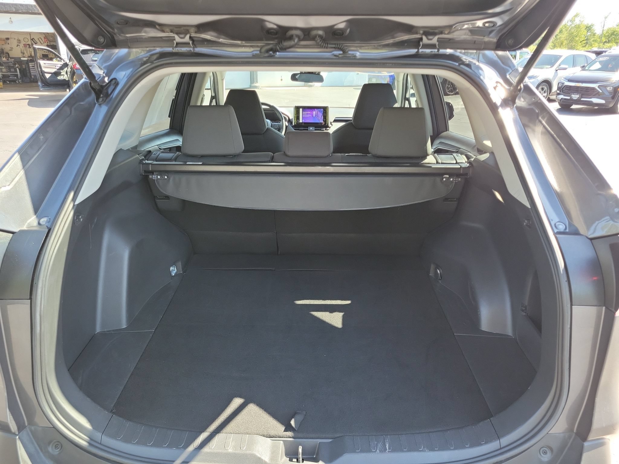 Used 2025 Toyota RAV4 XLE FWD image 27