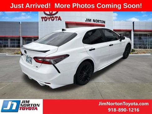 Used 2021 Toyota Camry SE FWD image 3