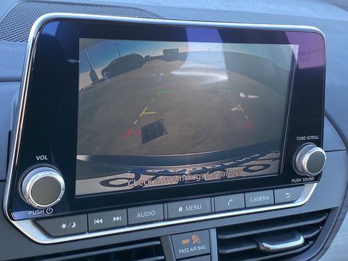 Used 2024 Nissan Altima 2.5 SV image 21