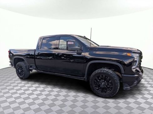 Used 2025 Chevrolet Silverado 2500 LTZ w/ LTZ Plus Package AWD/4WD image 2