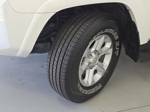 Used 2018 Toyota 4Runner SR5 Premium image 29