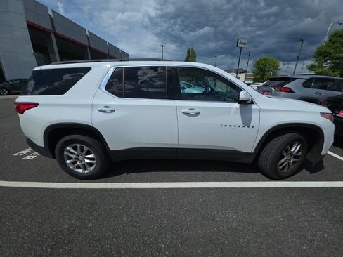 Used 2019 Chevrolet Traverse LT FWD image 2