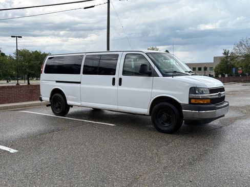 Used 2019 Chevrolet Express 3500 LT w/ LT Preferred Equipment Group RWD image 8