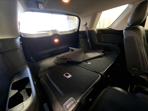 Used 2022 Nissan Pathfinder SV w/ SV Premium Package image 17