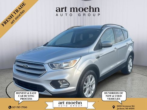 Used 2018 Ford Escape SE image 1