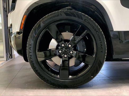 New 2026 Land Rover Defender 110 X-Dynamic SE image 11