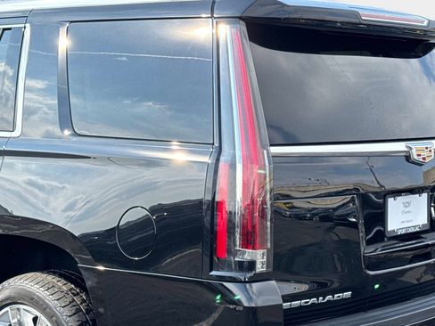 Used 2018 Cadillac Escalade Platinum image 29