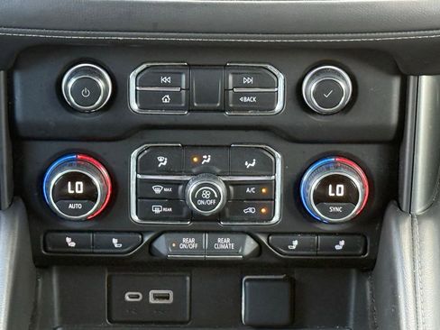 Used 2022 Chevrolet Suburban LT image 15