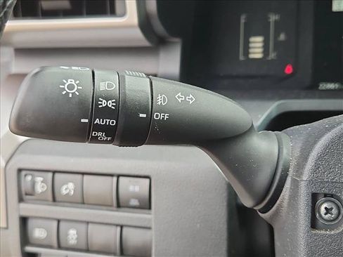 Used 2024 Toyota Tacoma SR5 AWD/4WD image 15