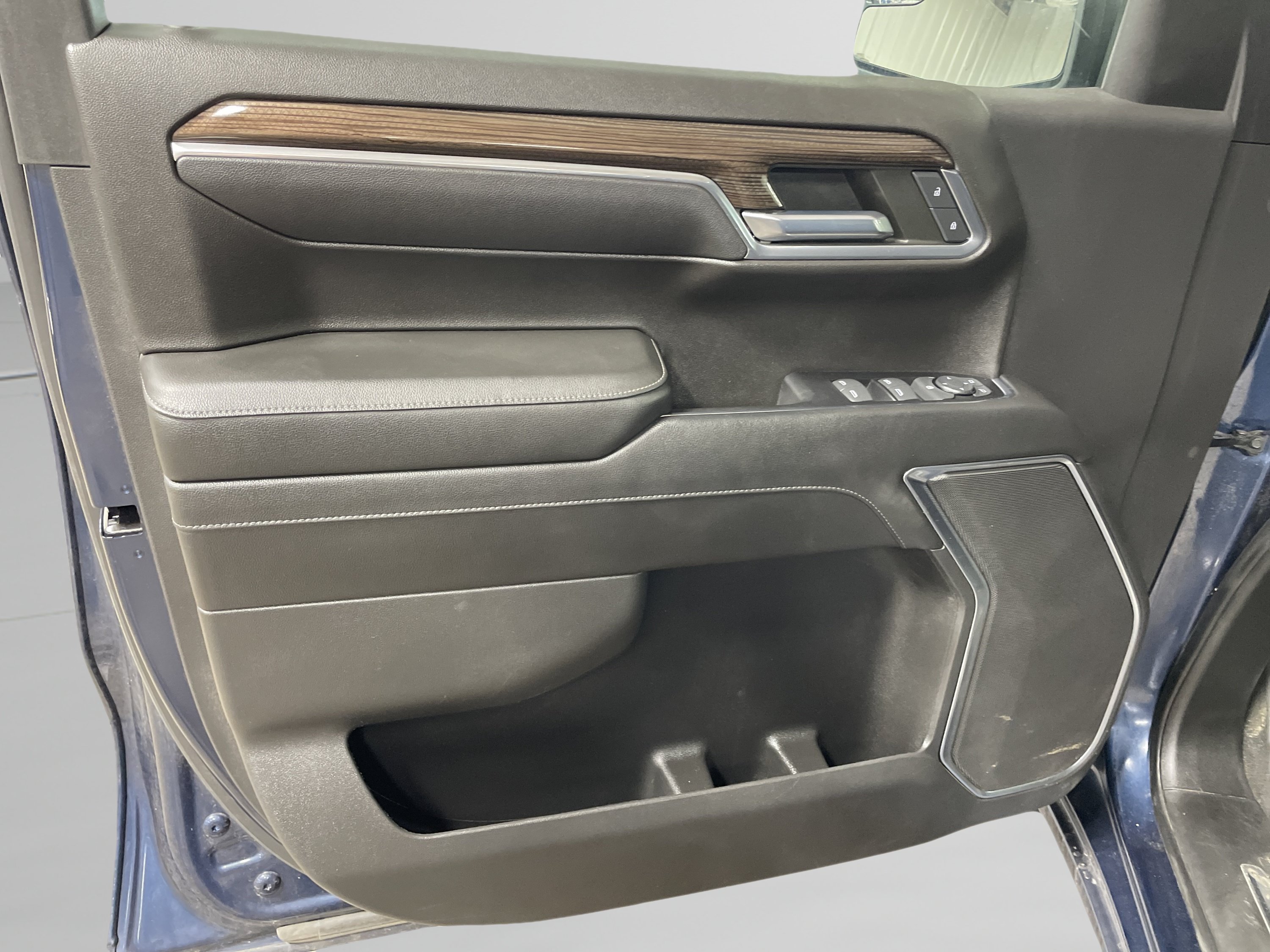 Used 2022 Chevrolet Silverado 1500 LT AWD/4WD image 13