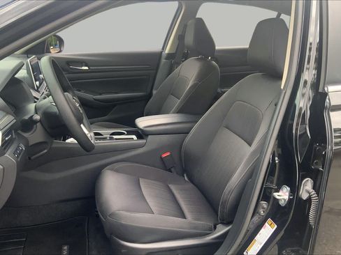 Used 2024 Nissan Altima 2.5 SV FWD image 8