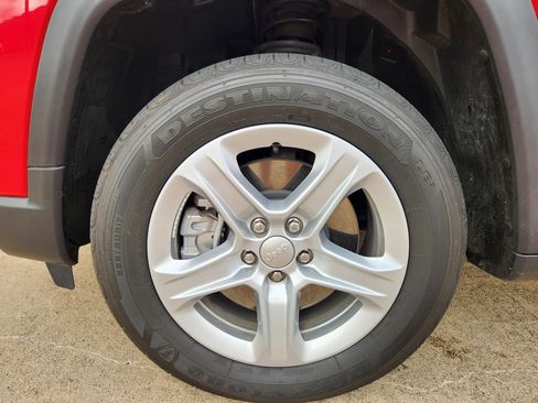 Used 2024 Jeep Compass Sport image 11