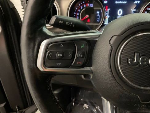 Used 2019 Jeep Wrangler Unlimited Rubicon w/ Dual Top Group AWD/4WD image 11