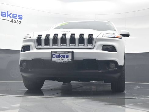 Used 2018 Jeep Cherokee Latitude Plus w/ Cold Weather Group AWD/4WD image 38