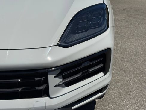 Used 2026 Porsche Cayenne S AWD/4WD image 11