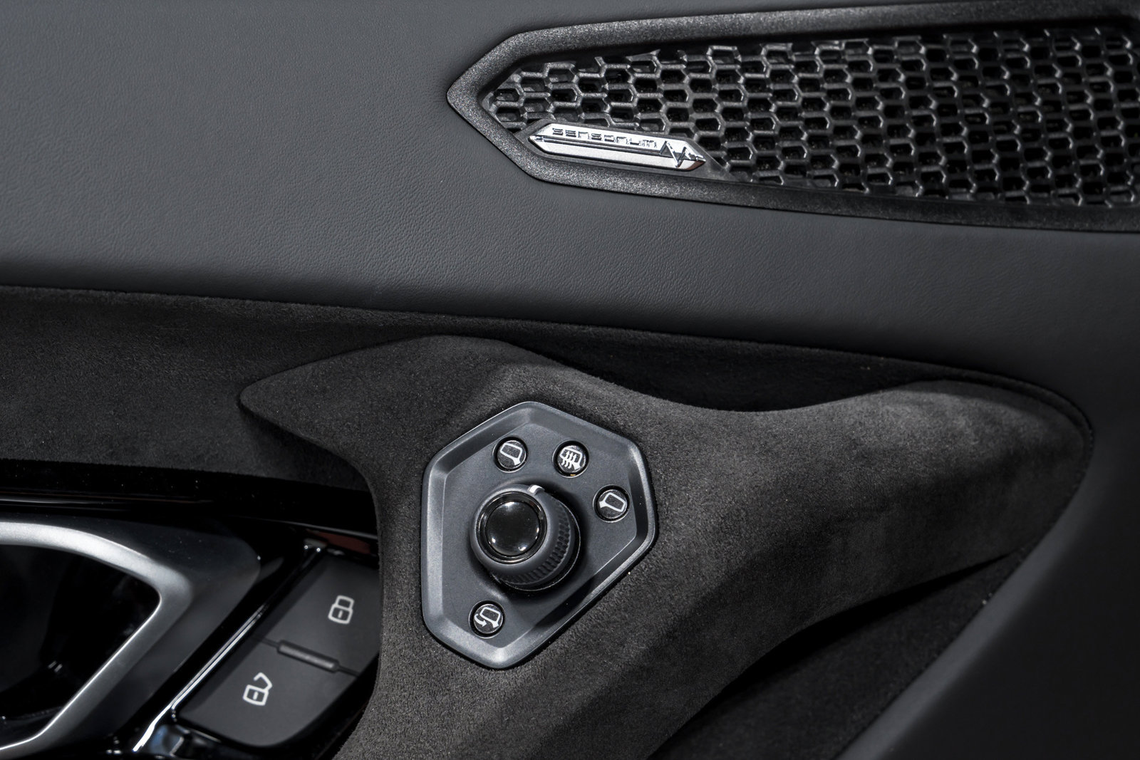 Used 2023 Lamborghini Huracan Tecnica RWD image 10