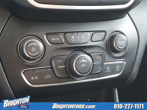 Used 2019 Jeep Cherokee Latitude Plus w/ Cold Weather Group image 23