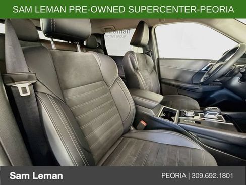 Used 2024 Mitsubishi Outlander AWD image 26