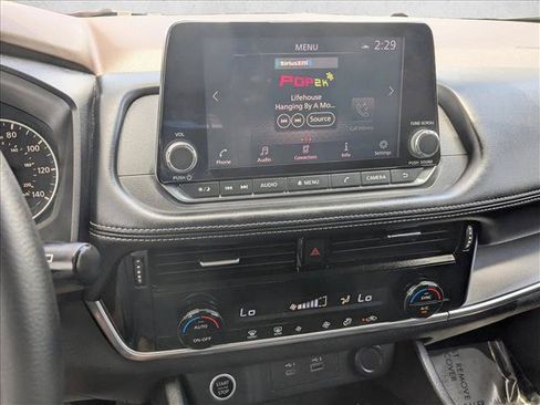 Used 2021 Nissan Rogue SV FWD image 14