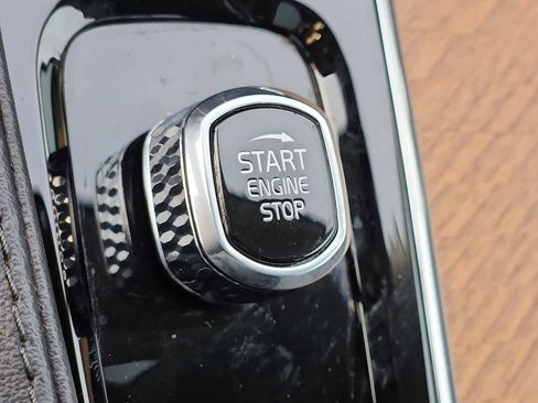 Certified 2024 Volvo XC90 B6 Plus image 22