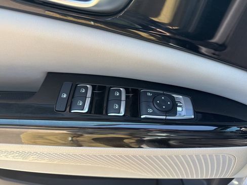 Used 2022 Kia Carnival EX FWD image 26