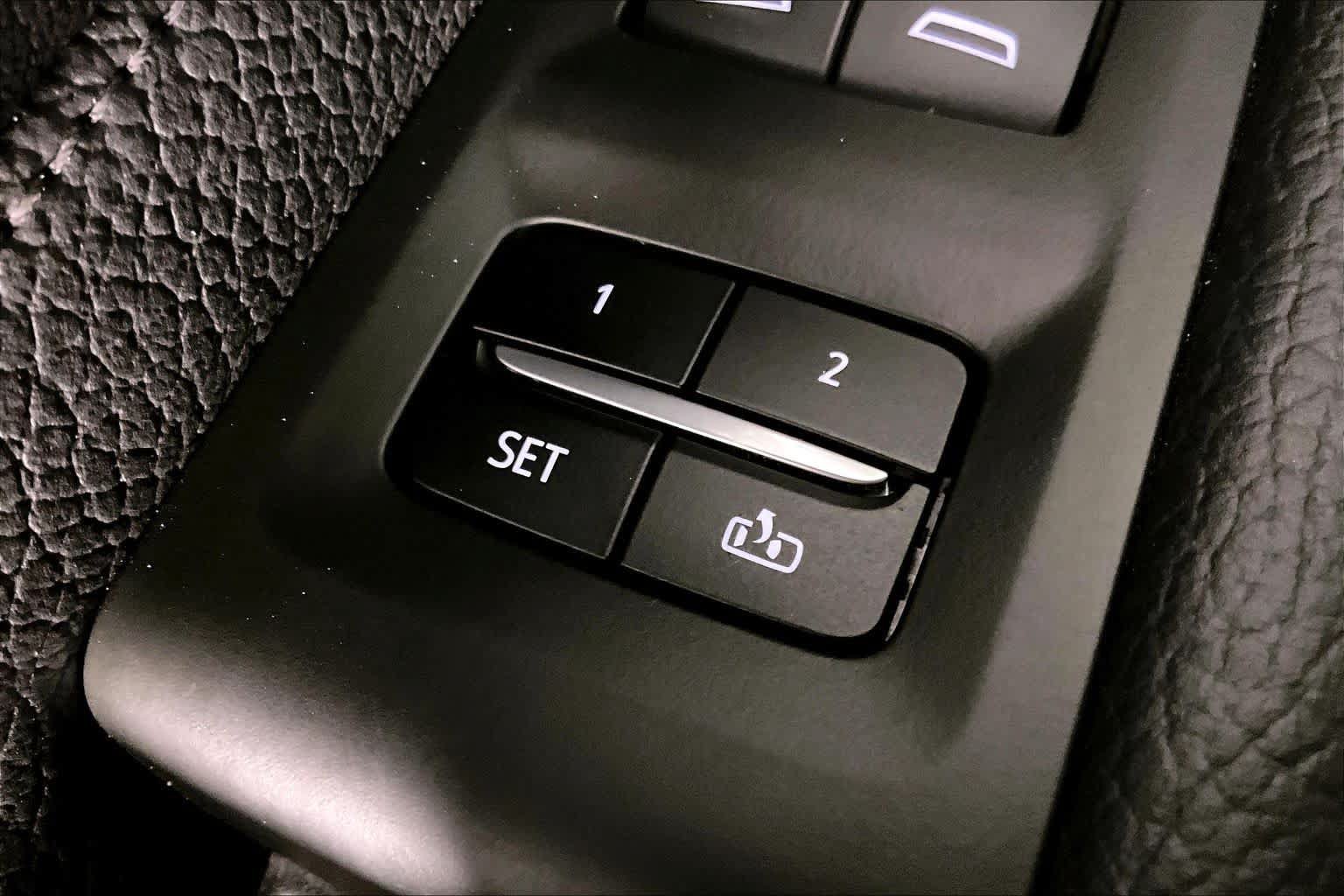 Used 2022 GMC Yukon Denali AWD/4WD image 32