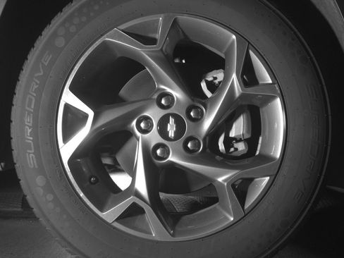 Used 2025 Chevrolet Trax LT FWD image 13