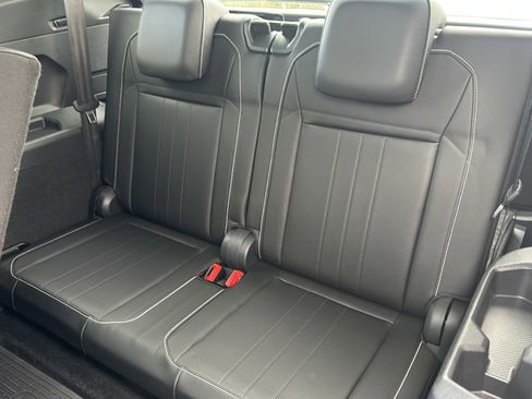 Used 2023 Volkswagen Tiguan SE R-Line image 23