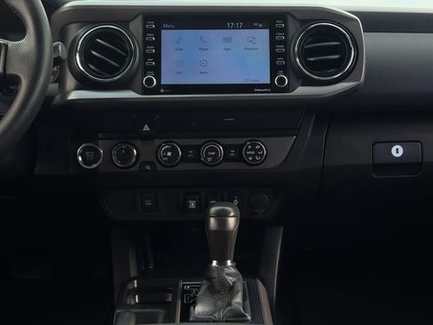 Certified 2020 Toyota Tacoma TRD Off-Road AWD/4WD image 16